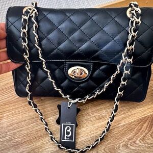 Stunning classic, black and red leather, legendary design handbag - NEW